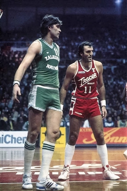 Arvidas Sabonis e Dino Meneghin nella Coppa Campioni 1986/87: palalido girone finale Tracer - Zalgiris Kaunas 75-71   